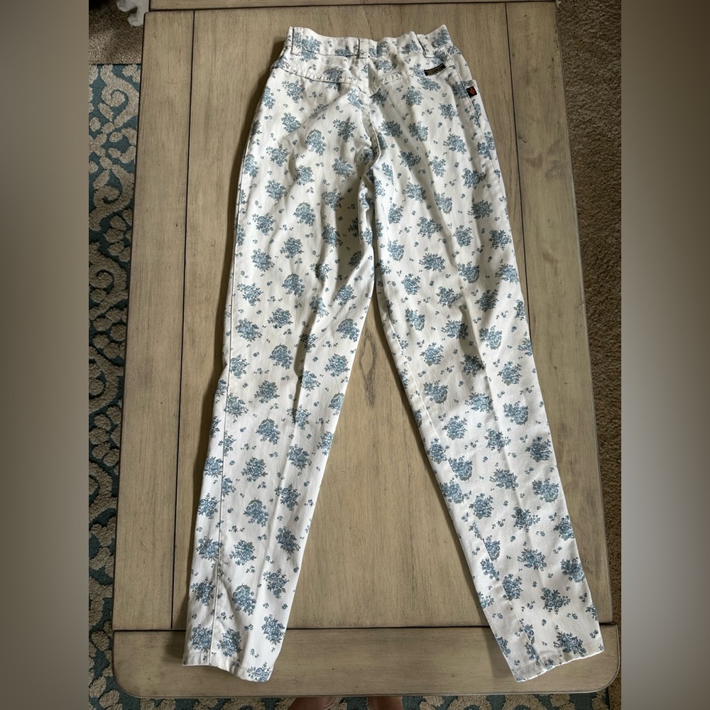 Sasson Jeans High Rise White with Blue Floral. Size 3